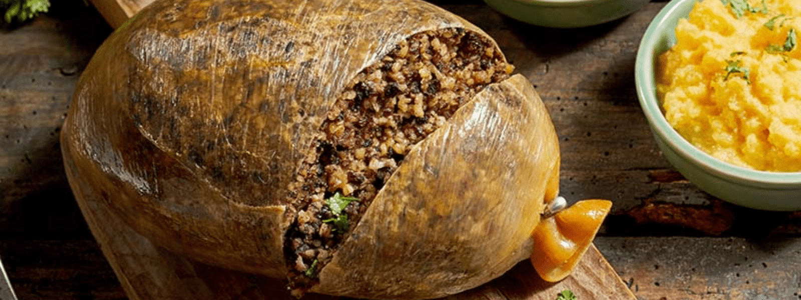 Фаршированный гречневой кашей. Что такое Haggis в Шотландии. Burns Night Haggis. Haggis блюдо. Русское блюдо няня.